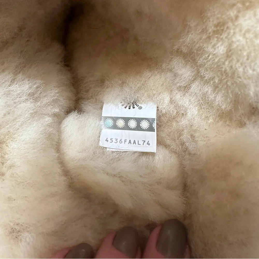 Ugg Daelynn Chestnut Leather Bailey Bow Short Boots - Picture 5 of 9